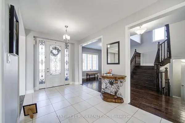 East Gwillimbury, ON L0G 1M0,10 Gladys Rolling AVE