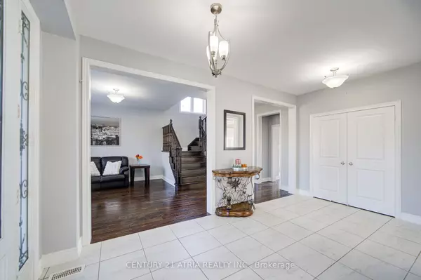 East Gwillimbury, ON L0G 1M0,10 Gladys Rolling AVE