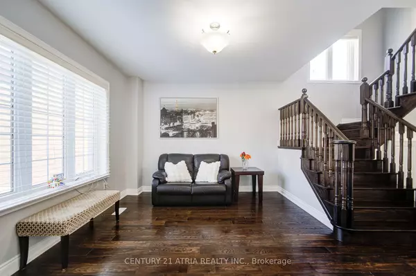 East Gwillimbury, ON L0G 1M0,10 Gladys Rolling AVE