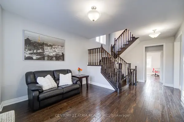 East Gwillimbury, ON L0G 1M0,10 Gladys Rolling AVE