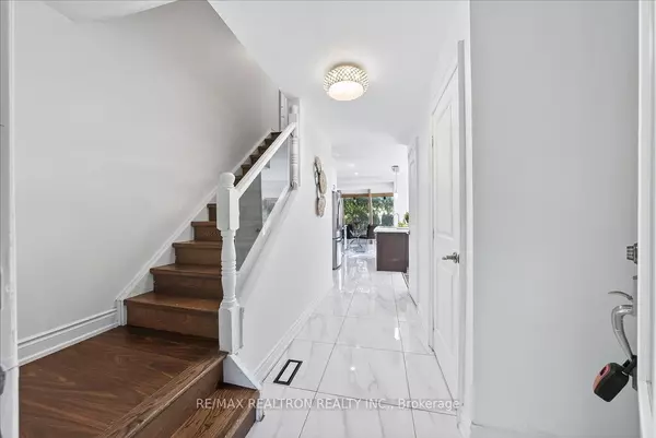 East Gwillimbury, ON L9N 1B9,7 Grist Mill RD