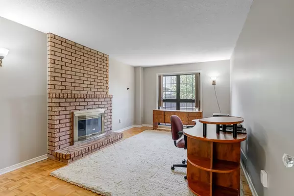 Brampton, ON L6X 3V5,10 Phelps DR