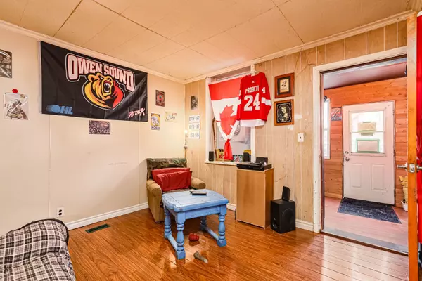 Owen Sound, ON N4K 2L1,1085 3rd A AVE E