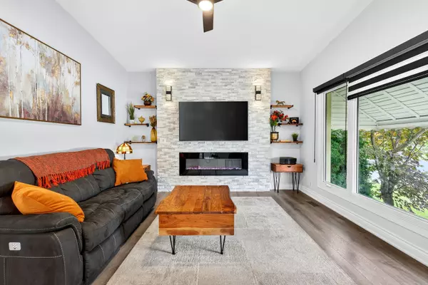 Niagara Falls, ON L2E 5L3,4542 Nancy DR