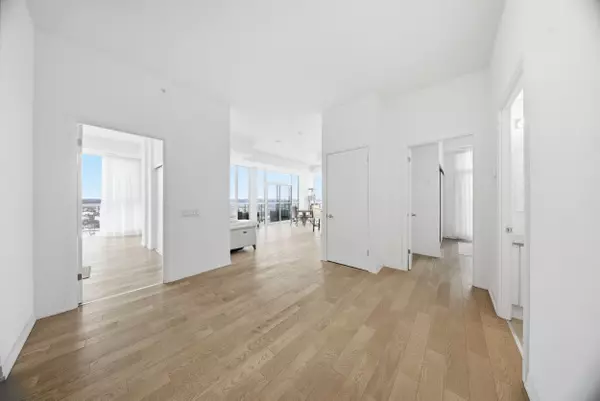 Niagara Falls, ON L2G 0Y9,7711 Green Vista Gate #801