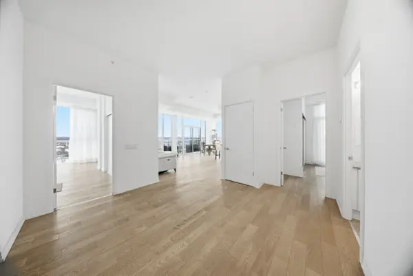 Niagara Falls, ON L2G 0Y9,7711 Green Vista Gate #801