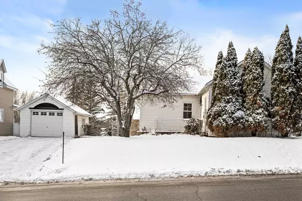 Manotick - Kars - Rideau Twp And Area, ON K4M 1A4,5584 Manotick Main ST