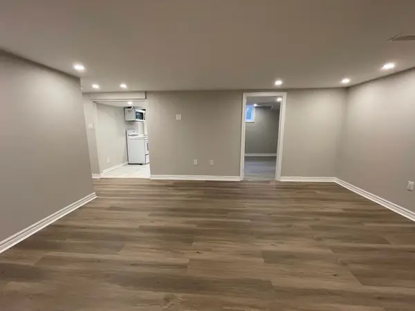 Hamilton, ON L8T 4V3,8 Regency ST #Lower