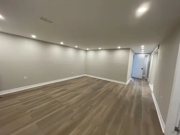 Hamilton, ON L8T 4V3,8 Regency ST #Lower