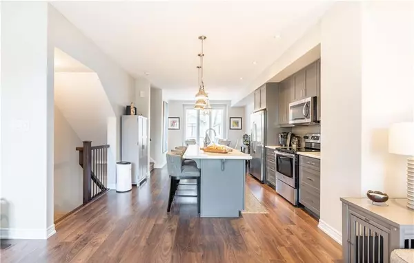 Grimsby, ON L3M 0H4,15 Pierre Trudeau LN