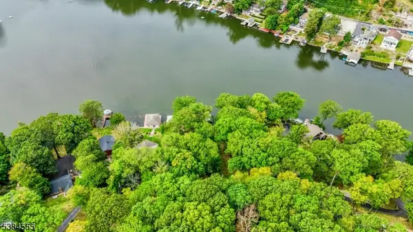 Hopatcong Boro, NJ 07843,8 Oneida Ave