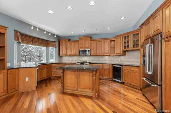 Auburn Hills, MI 48326,3709 Crestwood DR