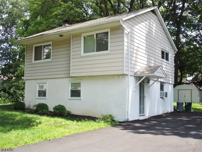 111 Lackawanna Trl, Hopatcong Boro, NJ 07843