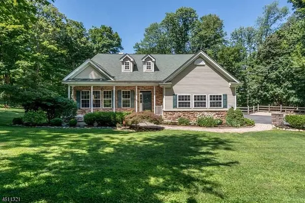 15 Castle Rock Rd, Jefferson Twp., NJ 07849