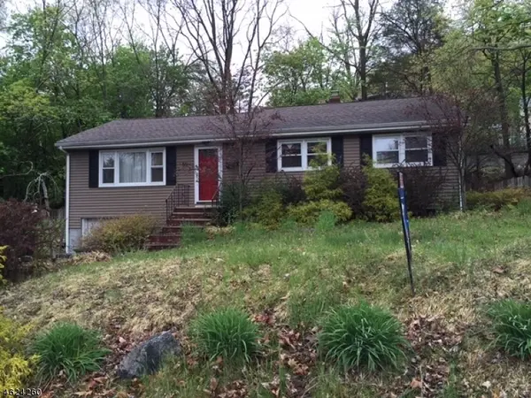 50 Sioux Ave, Oakland Boro, NJ 07436