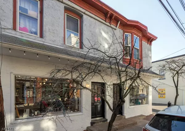 9 Church St, Lambertville City, NJ 08530