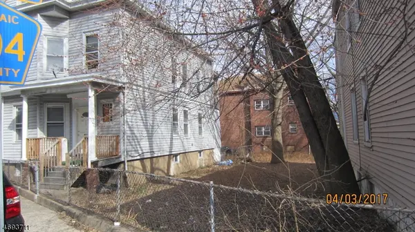 154 E Main St, Paterson City, NJ 07522