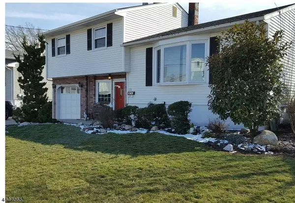 33 Patrick St, Carteret Boro, NJ 07008