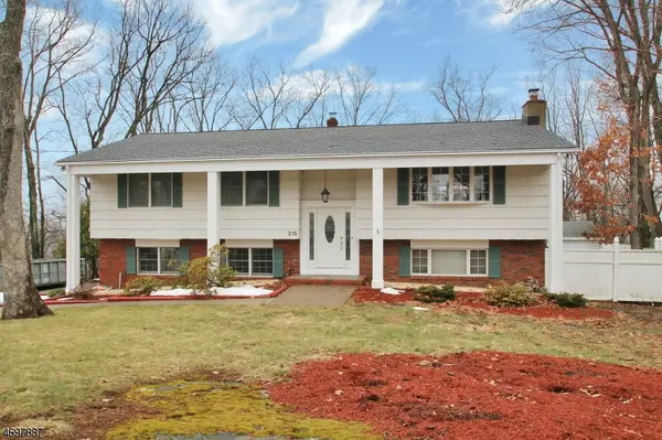 215 Buena Vista Dr, Ringwood Boro, NJ 07456