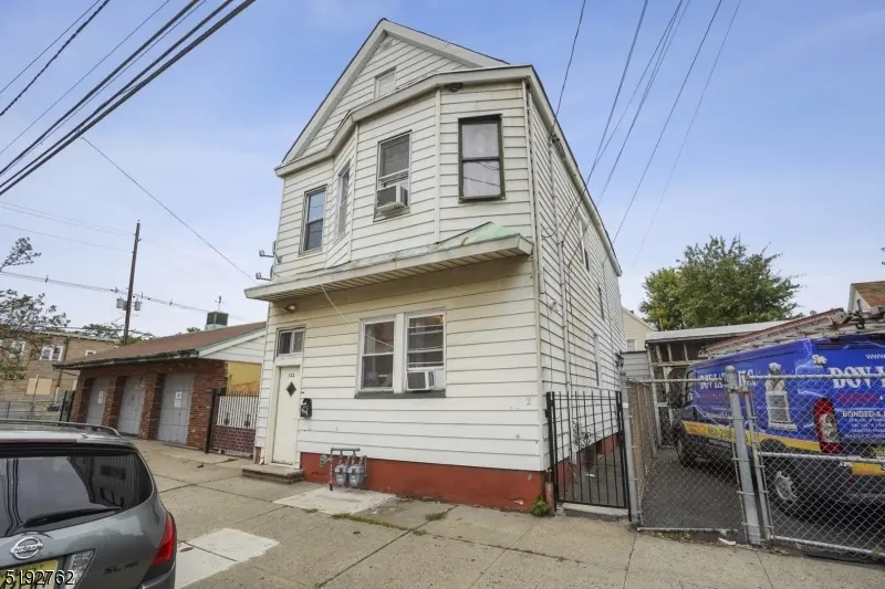 122 Highland Ave, Clifton City, NJ 07011