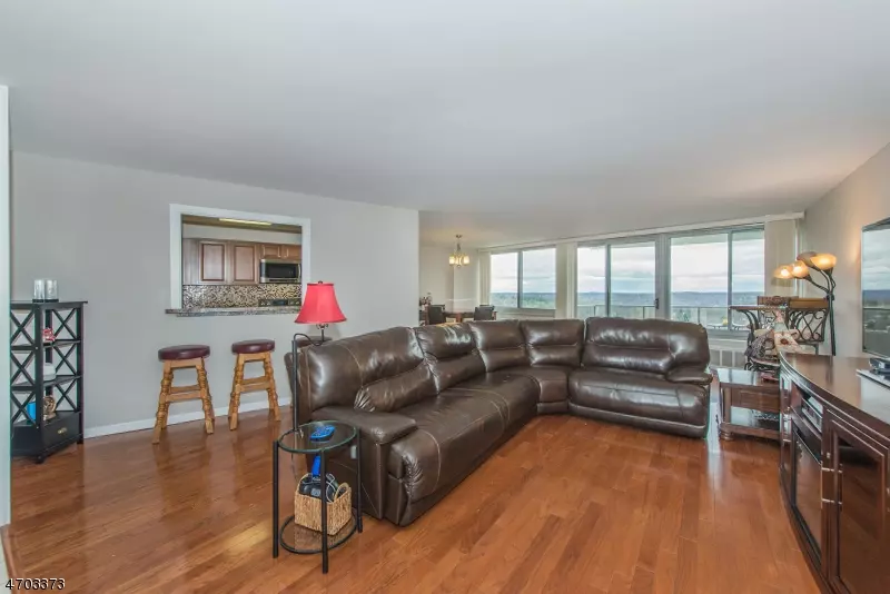 Verona Twp., NJ 07044,1 Claridge Dr, 702 #702