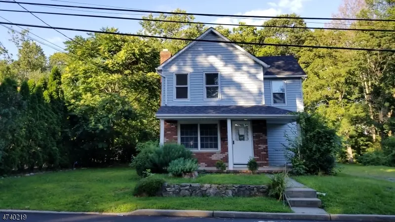 34 Star Lake Rd, Bloomingdale Boro, NJ 07403