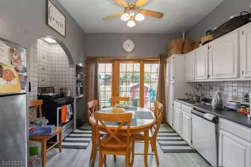 New York, NJ 10461,1306 Balcom Ave