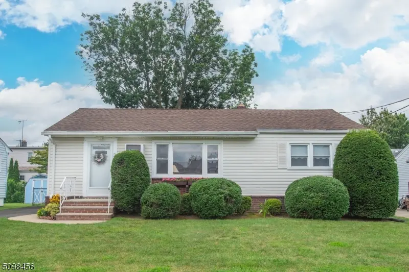 29 Belrose Ct, Clifton City, NJ 07013