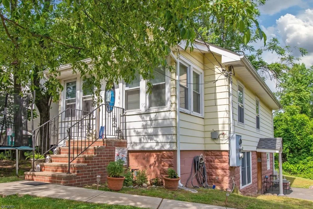 91 Sand Rd, Westwood Boro, NJ 07675