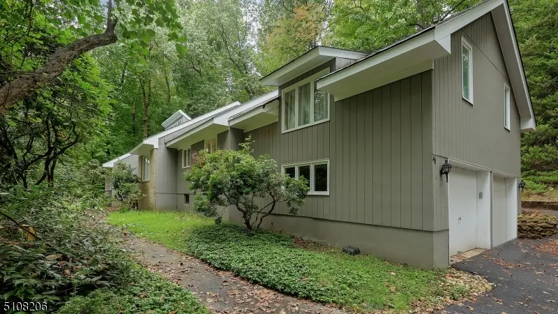 45 Dug Way, Watchung Boro, NJ 07069