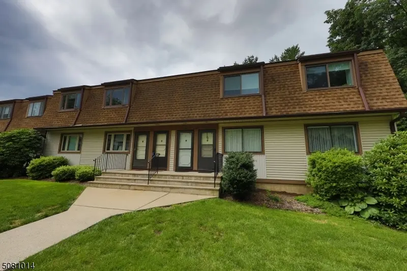 1921B Stonegate Ln, Stanhope Boro, NJ 07874