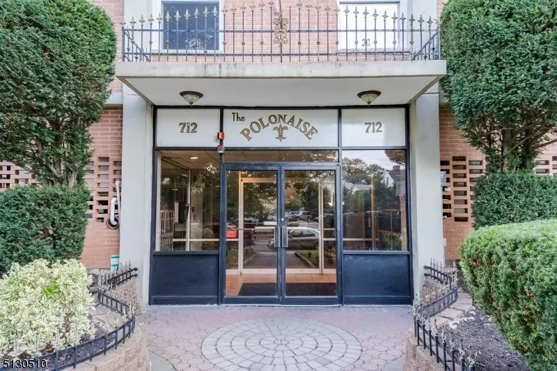 Elizabeth City, NJ 07208,704-712 Broad #2E