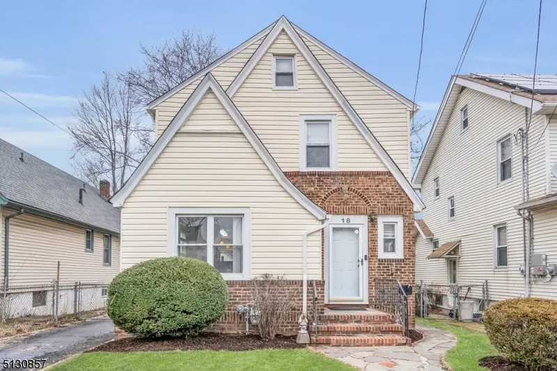 18 Clay St, Clifton City, NJ 07014