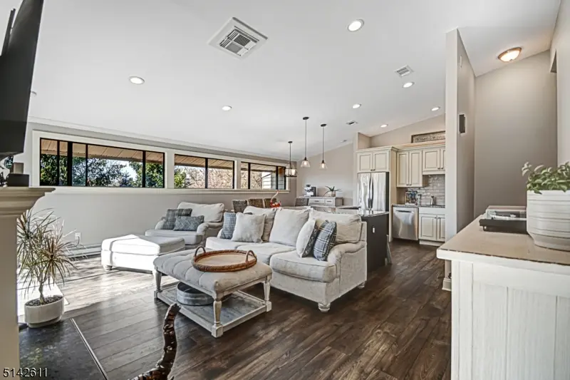 16 Overlook Dr, Union Twp., NJ 08809