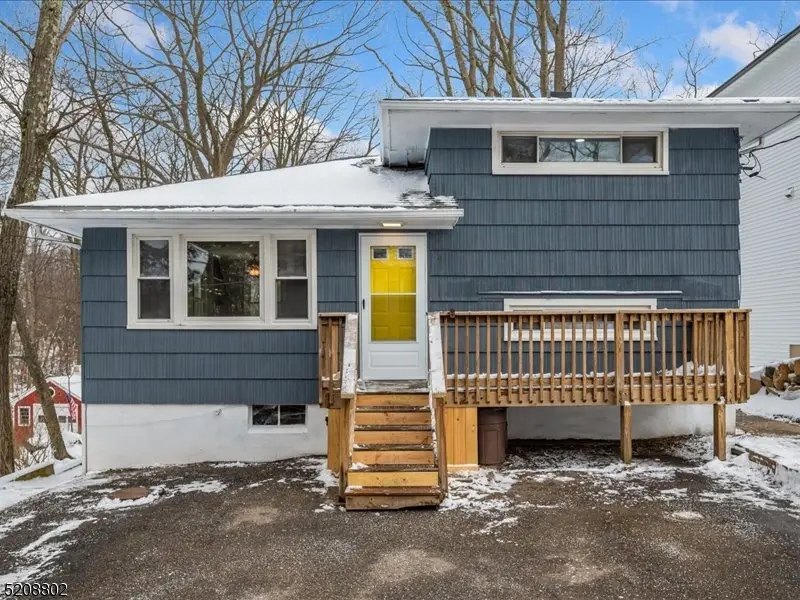 9 Rutgers Way, Hopatcong Boro, NJ 07843