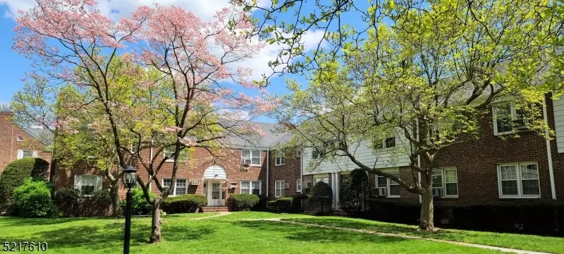 Elmwood Park Boro, NJ 07407,129 River Drive&Bway #B