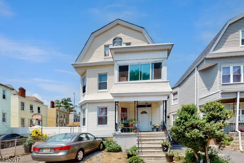 East Orange City, NJ 07017,77 N 22Nd St