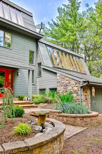 2 Northfield Ct, Lambertville City, NJ 08530