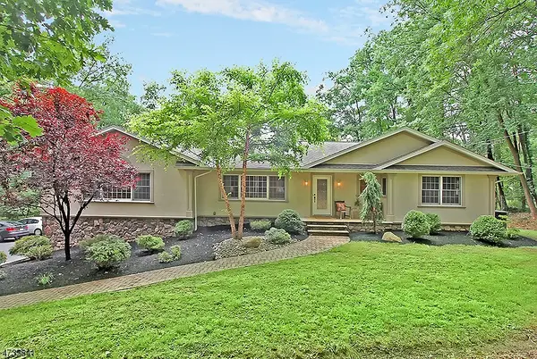 29 Mountain Dr, Watchung Boro, NJ 07069