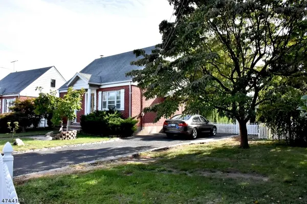 8 CRESCENT RD, Wallington Boro, NJ 07057