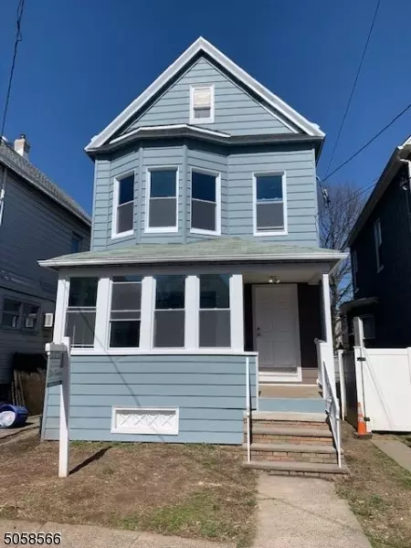 31 W 40th St, Bayonne City, NJ 07002