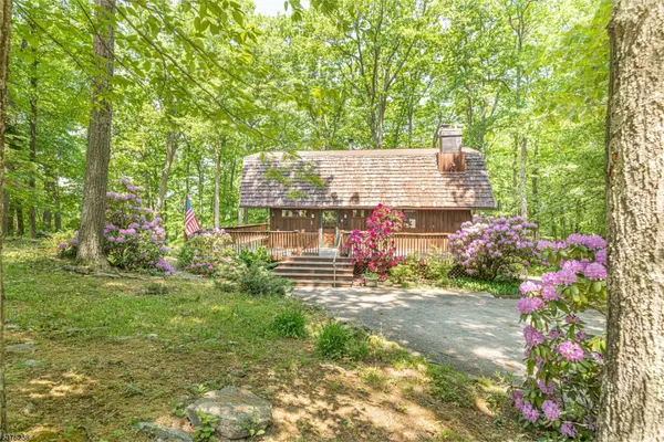 1 Glen Dr, Vernon Twp., NJ 07461