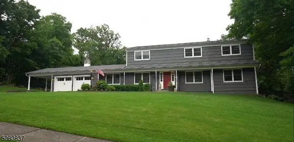 86 Algonquin Trl, Oakland Boro, NJ 07436