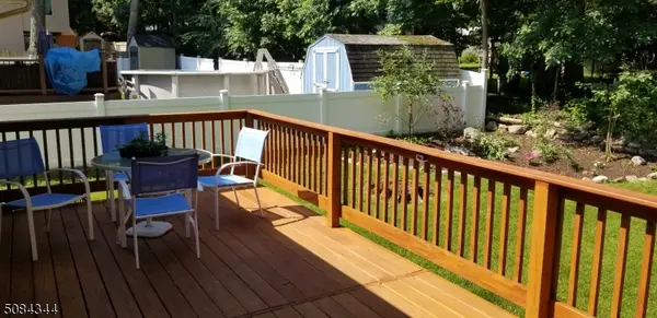 10 Marshall Trl, Hopatcong Boro, NJ 07843