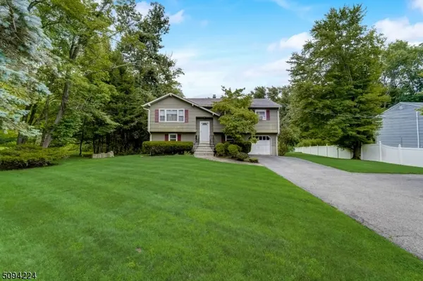 16 School House Rd, Jefferson Twp., NJ 07438