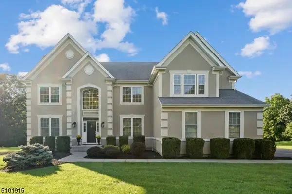 22 Setting Sun Dr, Washington Twp., NJ 07840