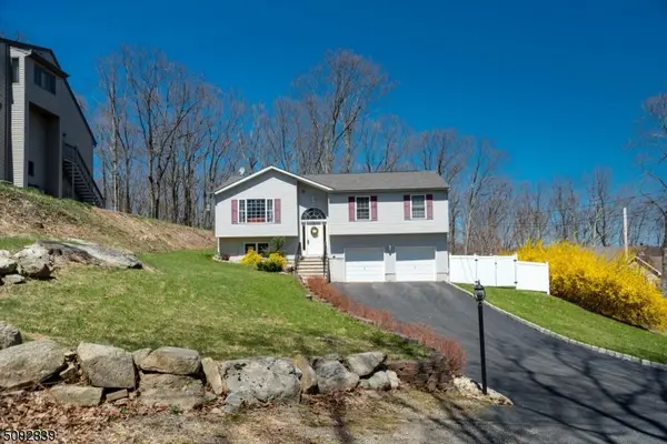 7 Brendona Ave, Hopatcong Boro, NJ 07874