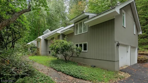 45 Dug Way, Watchung Boro, NJ 07069