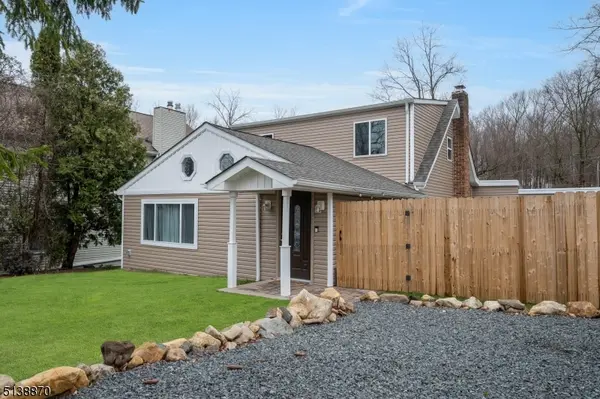 10 Cove Rd, Mount Arlington Boro, NJ 07856