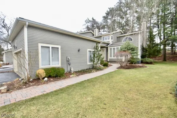 46 Old Fourth Dr, Jefferson Twp., NJ 07438